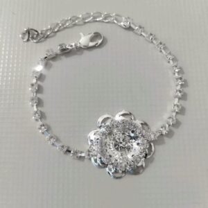 Bracciale con fiore e zirconio
